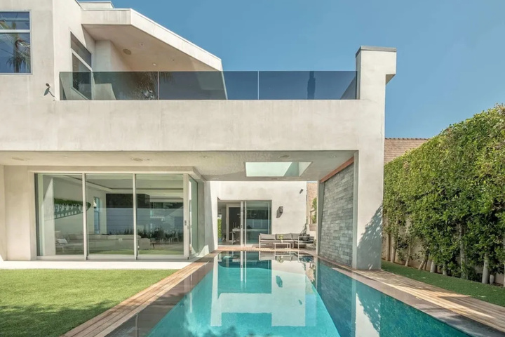 Pool 13 of 21