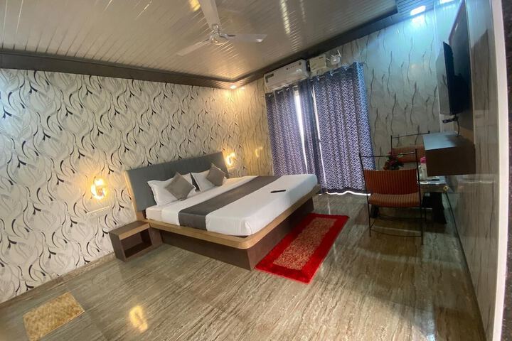 Room 4 of 17