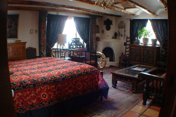 Room 6 of 63