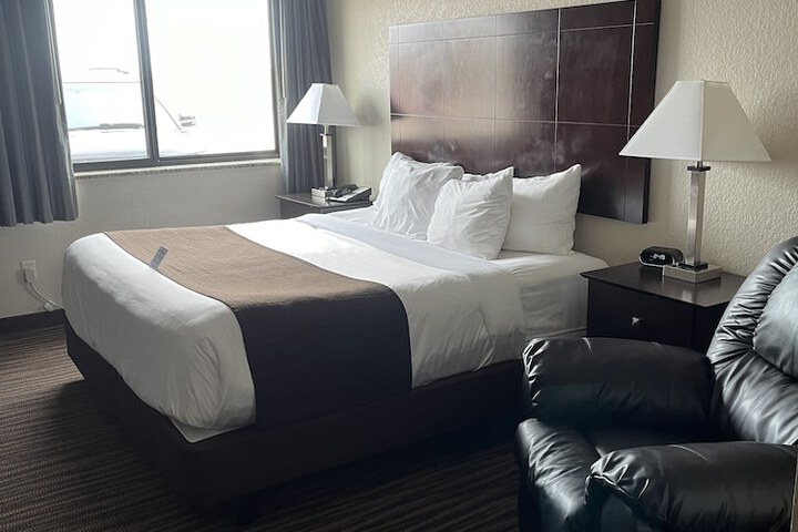 Room 32 of 70