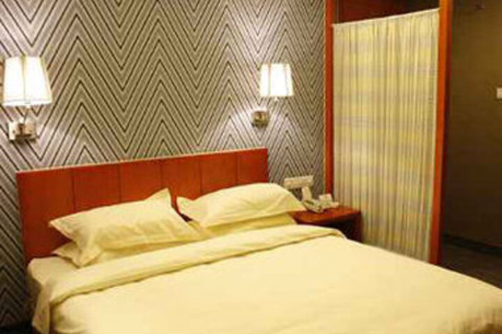Super 8 Hotel Karamay Jia Long