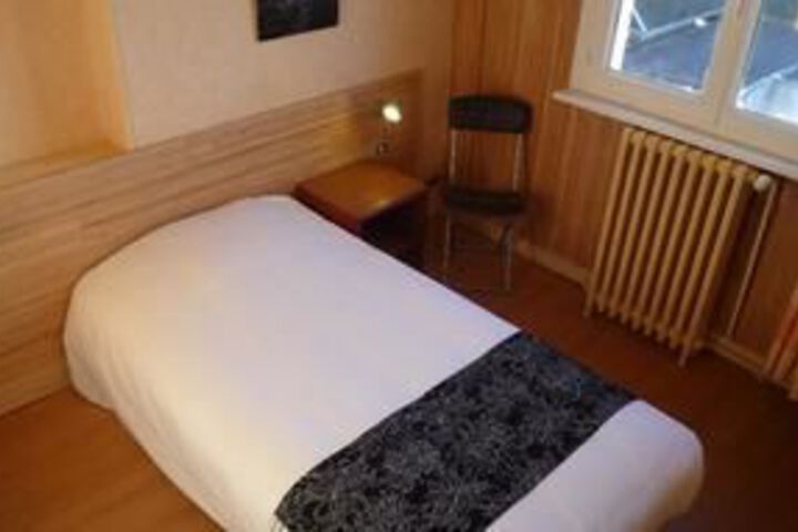 Room 4 of 28