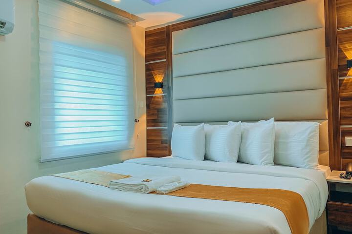 Room 4 of 20