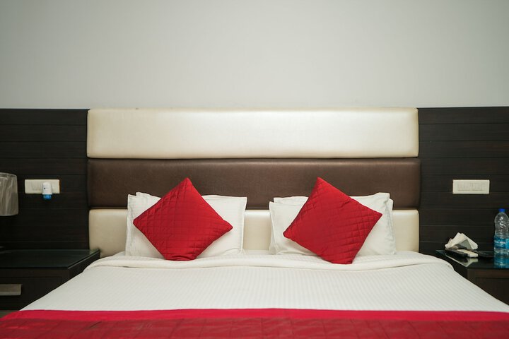 Room 9 of 28
