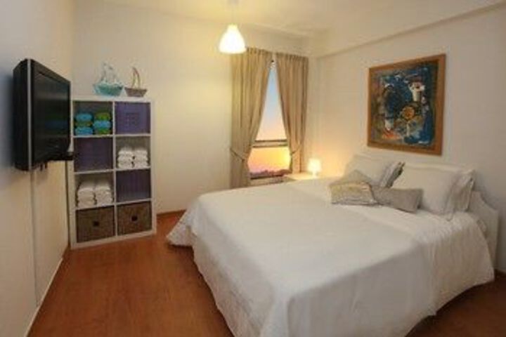 Room 2 of 11