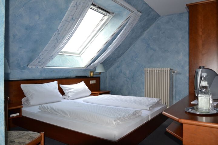 Room 4 of 39