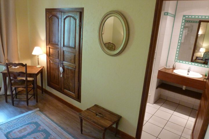 Room 23 of 60