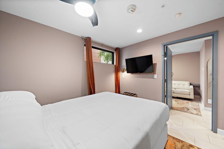 Room 42 of 111