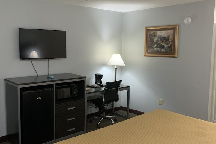 Standard King Bed Accessible (17 of 37)