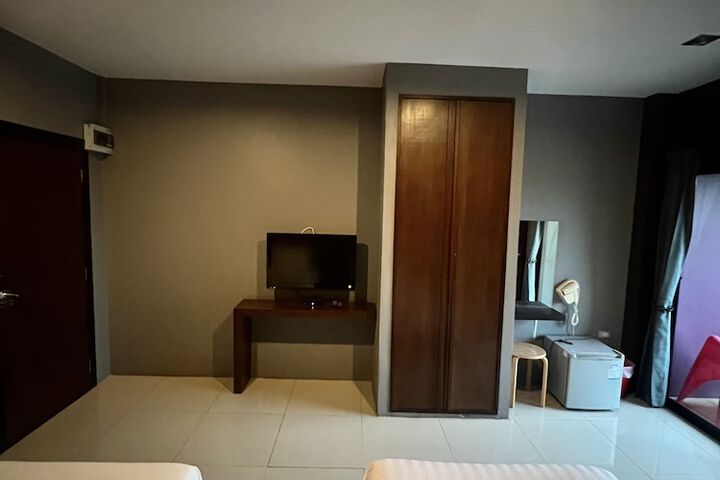 Room 9 of 19