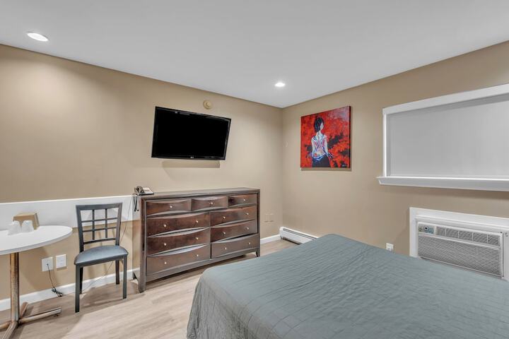 Room 25 of 29