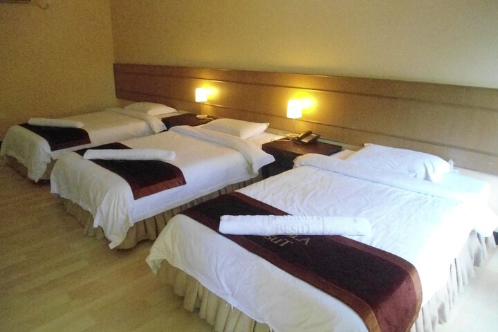 Room 3 of 32