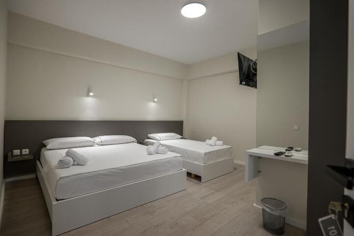Room 6 of 44
