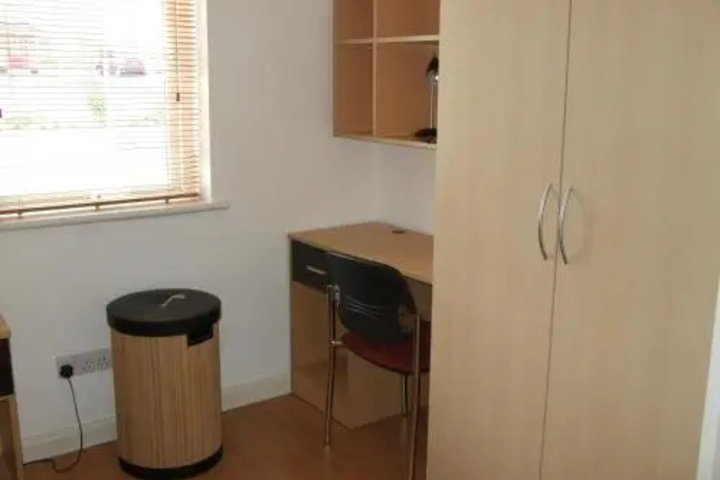 Room 9 of 11
