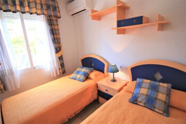Room 9 of 11