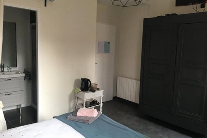 Room 7 of 16