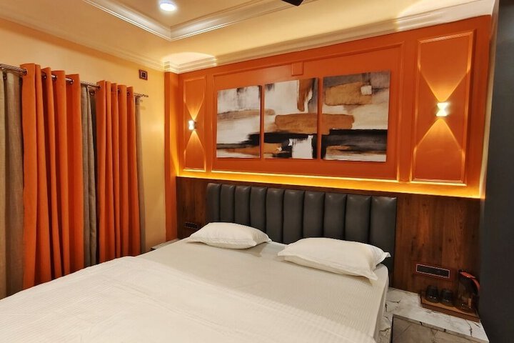 Room 12 of 33