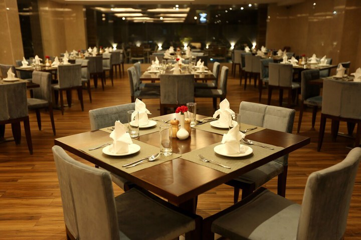 Dining 29 of 52