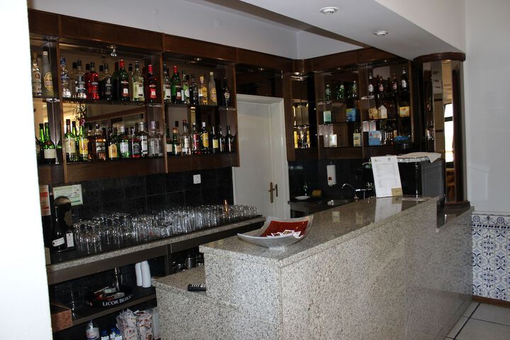 Lounge 20 of 26