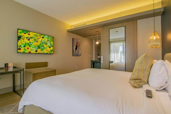 Room 10 of 93