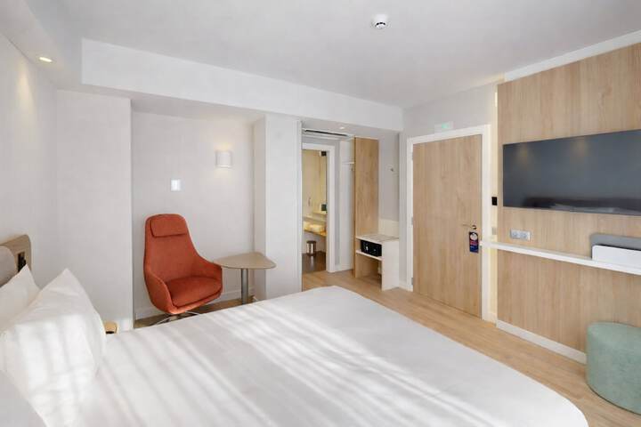 Room 4 of 39