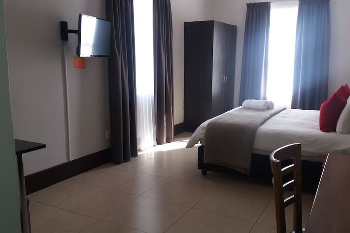 Room 13 of 34
