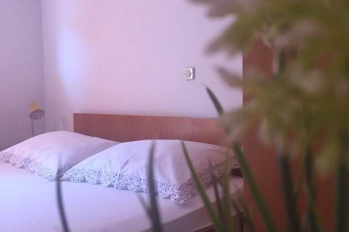 Room 15 of 33