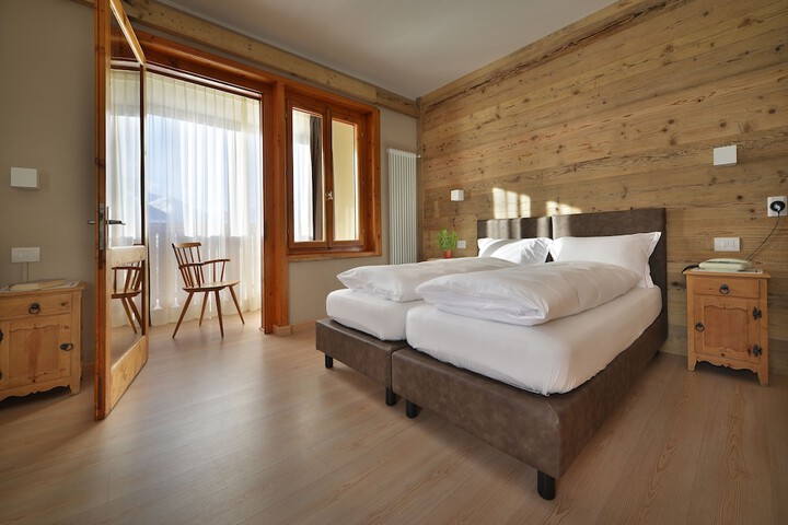 Room 13 of 77