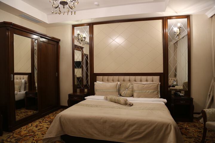Room 9 of 41