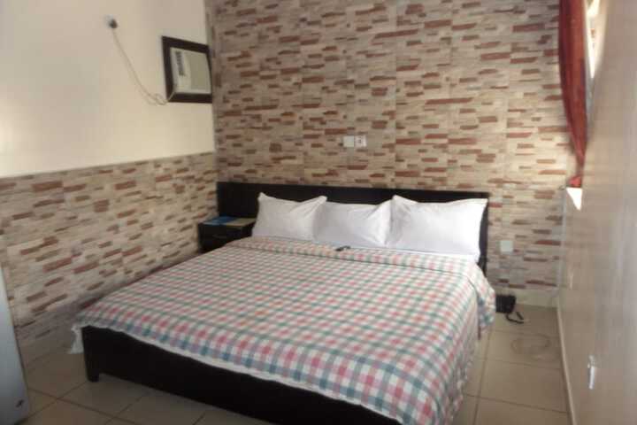 Room 12 of 16
