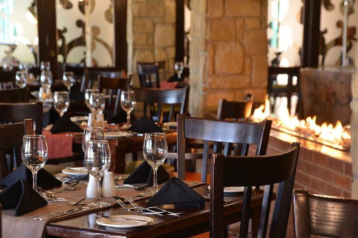 Dining 72 of 156