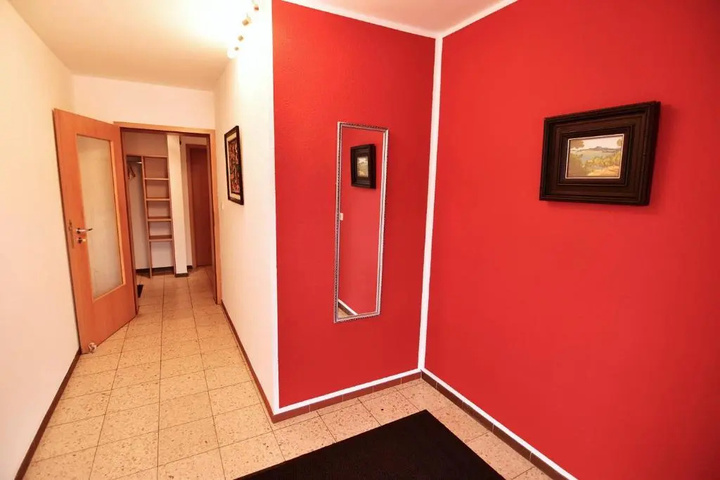 Room 9 of 19