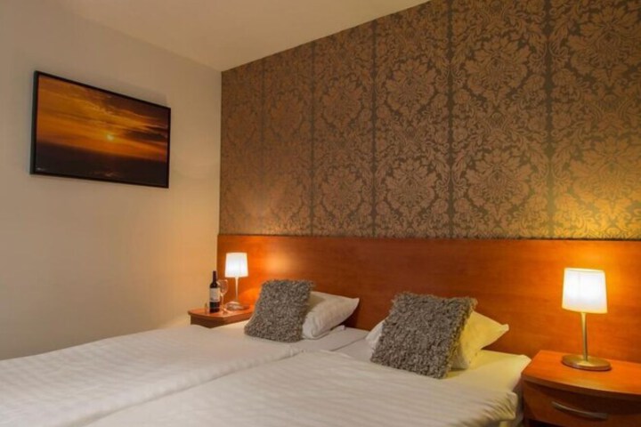 Room 7 of 32