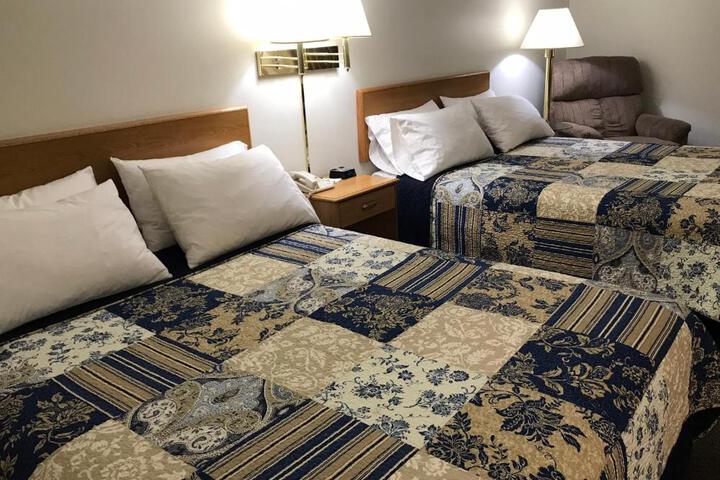 Double Room 2 Queen Beds (2 of 5)