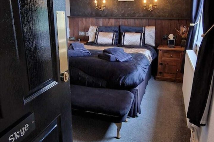 Room 27 of 77