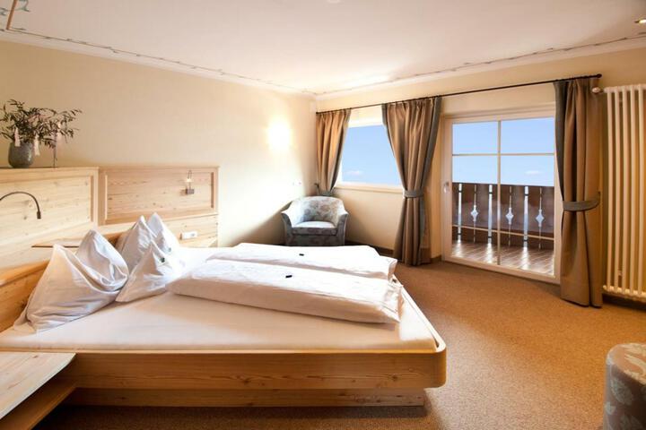 Room 9 of 12