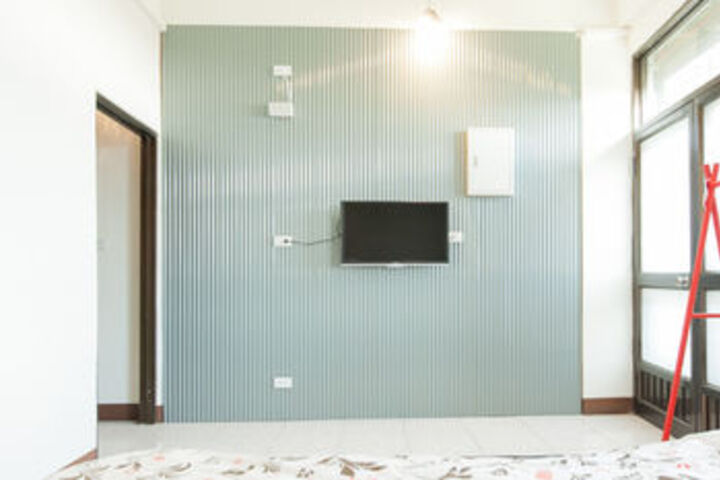 Room 10 of 18