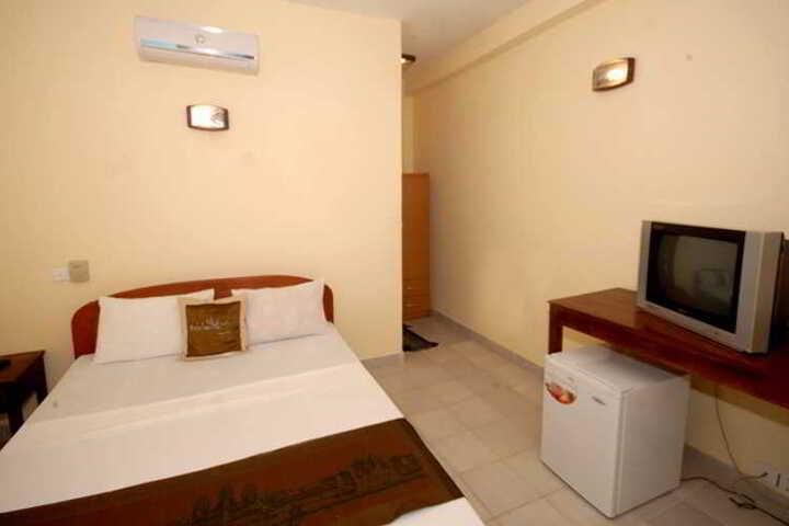 Room 5 of 11