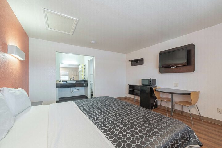 Room 1 of 31