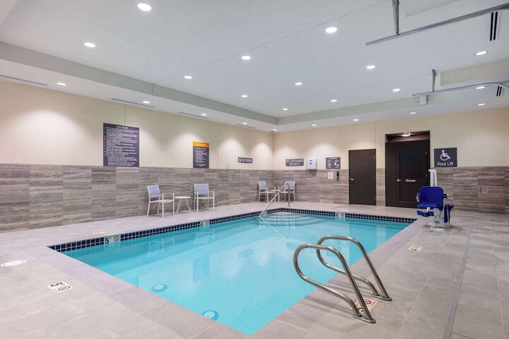 Pool image of La Quinta Inn & Suites by Wyndham Centralia