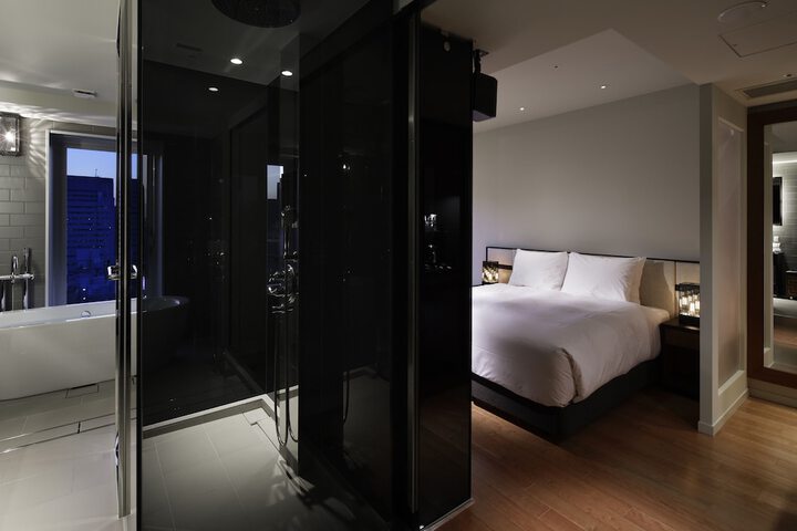 Room 25 of 127