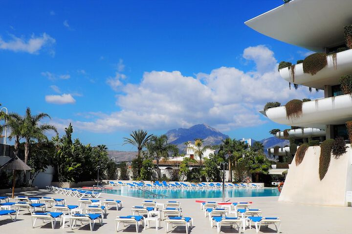 Pools & Facilities