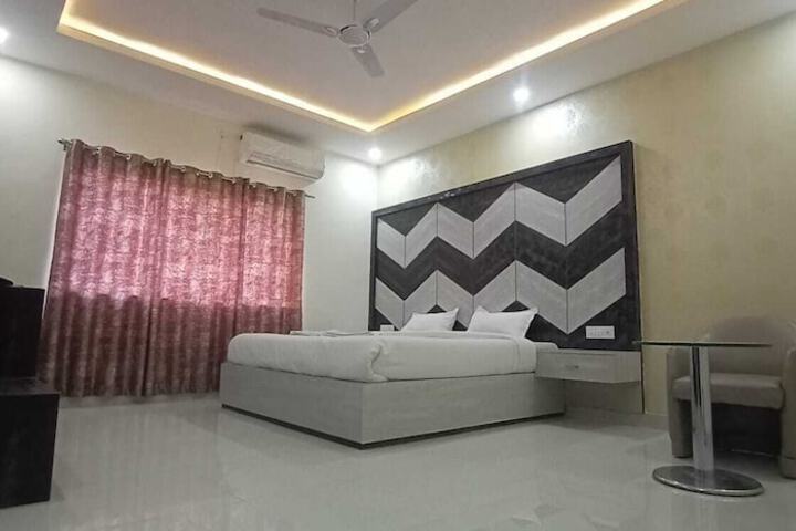 Room 30 of 91