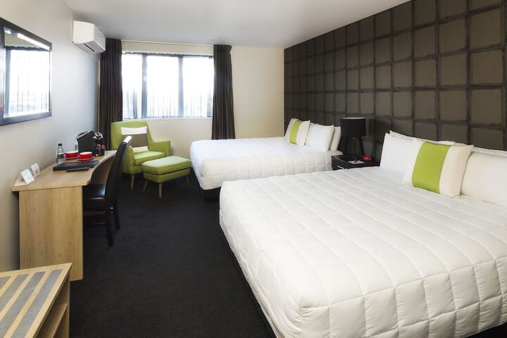 Room 12 of 114