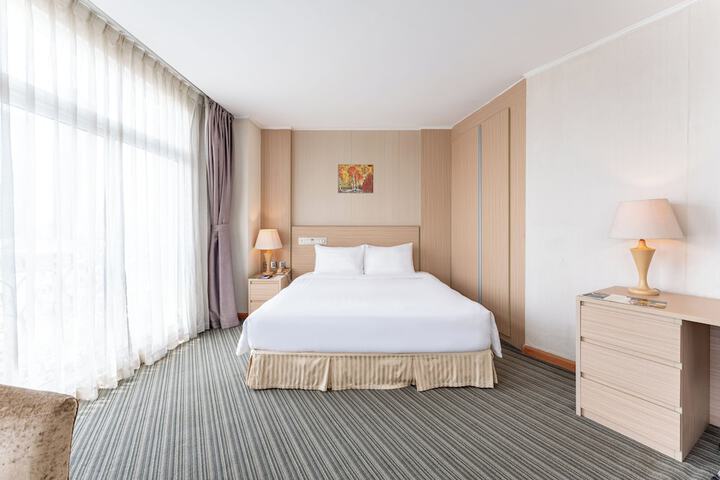 Room 36 of 184