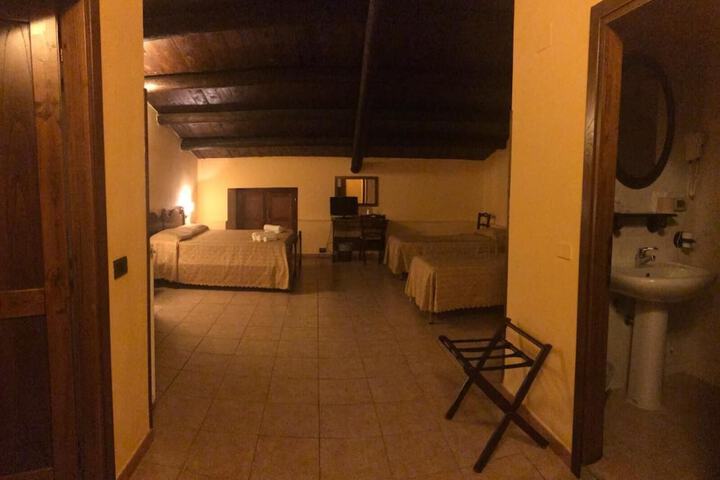 Room 7 of 48