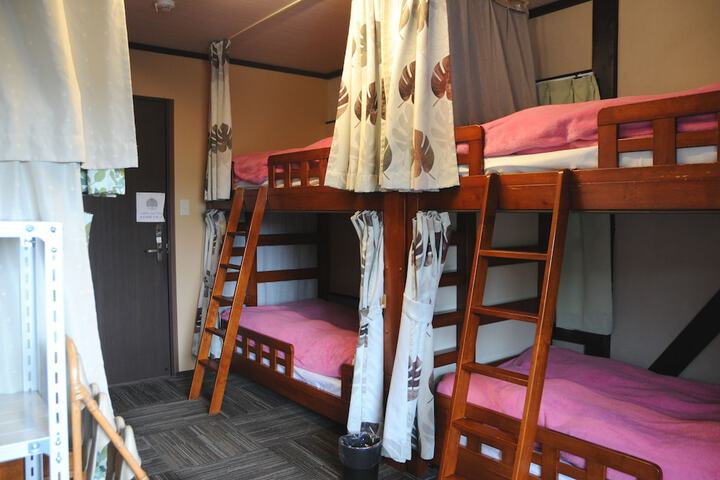 Room 11 of 42