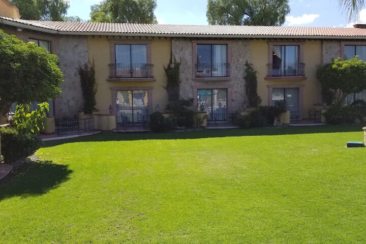 Hotel Exterior 35 of 36