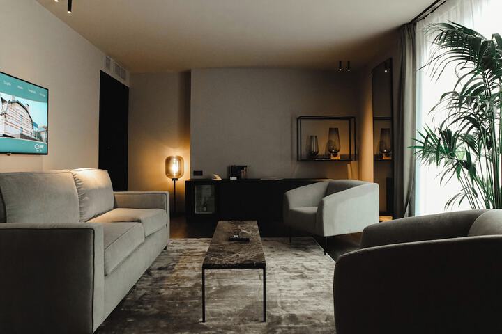 Room 25 of 102