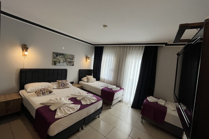 Room 10 of 42